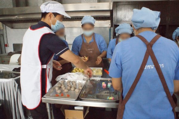 โครงการส่งเสริมทักษะอาชีพโรงเรียนสอนทำขนมอบและอาหาร-UFM-ร่วมกับ-กรมราชทัณฑ์.jpg