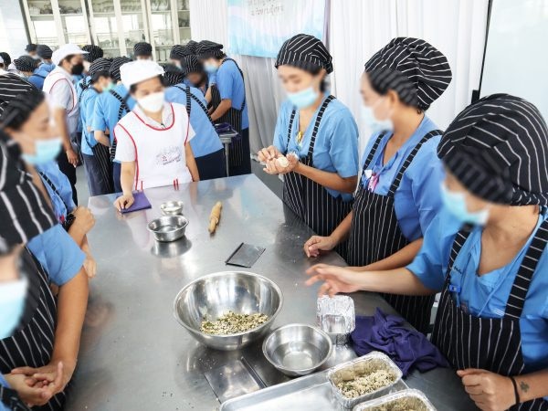 โครงการส่งเสริมทักษะอาชีพ-โรงเรียนสอนทำขนมอบและอาหาร-UFM-ร่วมกับ-กรมราชทัณฑ์-4.jpg